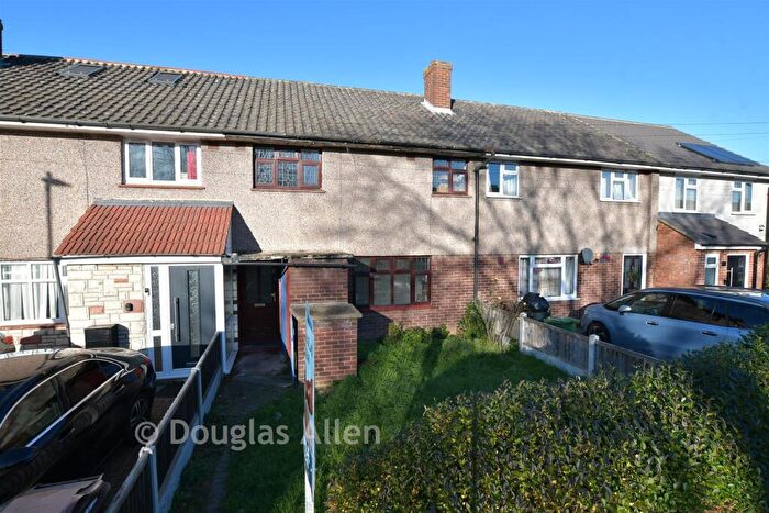 3 Bedroom Terraced House For Sale In Thatches Grove, Romford, Essex, RM6