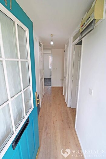 2 Bedroom Flat To Rent In Groveland Road, Tipton, DY4