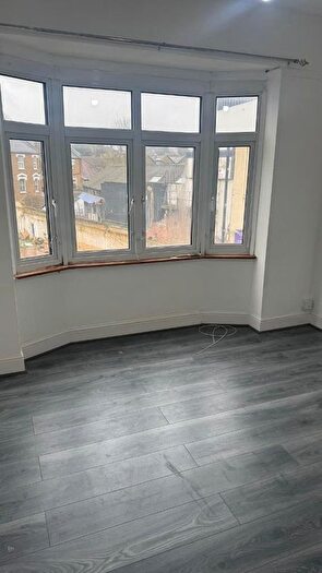 3 Bedroom Flat To Rent In Queens Mansion, South Croydon, CR2