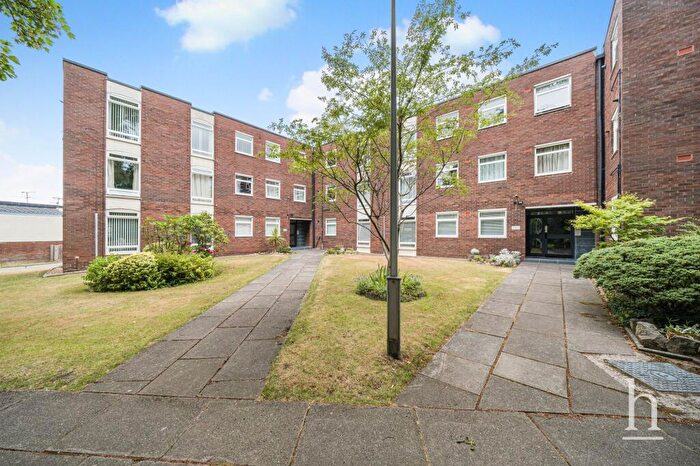 2 Bedroom Flat For Sale In Rosemount Park, Oxton, CH43