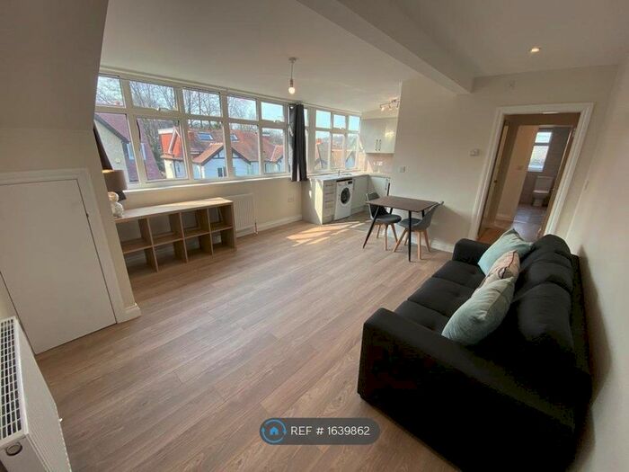 1 Bedroom Flat To Rent In Balbec Avenue, Leeds, LS6