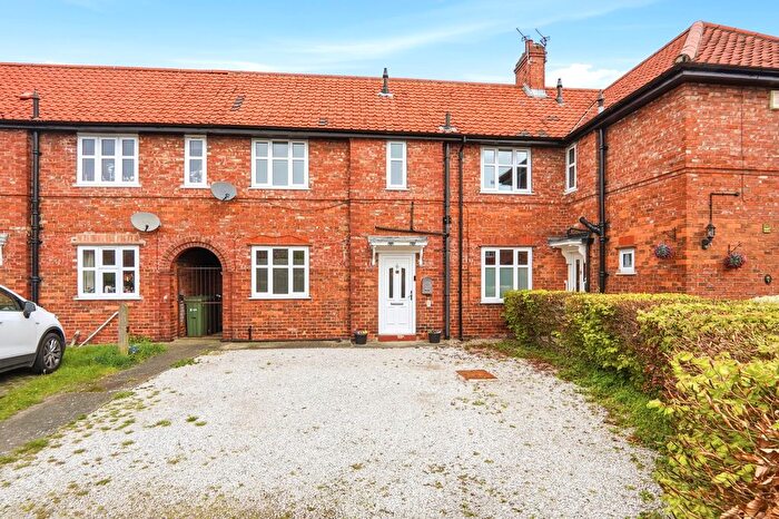 4 Bedroom End Terrace House For Sale In Cherry Tree Avenue, York, YO32
