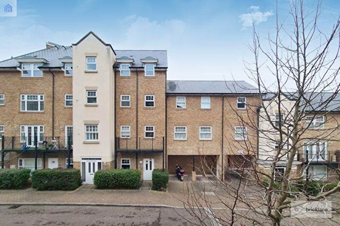 2 Bedroom Apartment To Rent In Wells View Drive, Bromley, BR2
