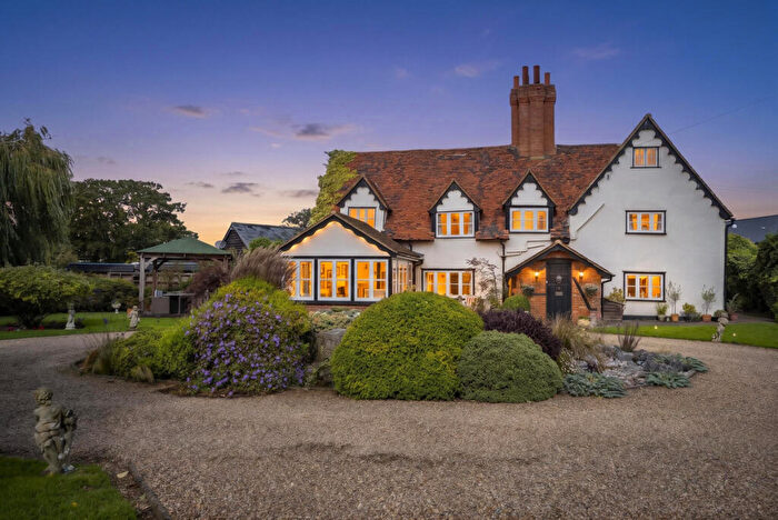 4 Bedroom Detached House For Sale In Pottersheath Road, Welwyn, AL6