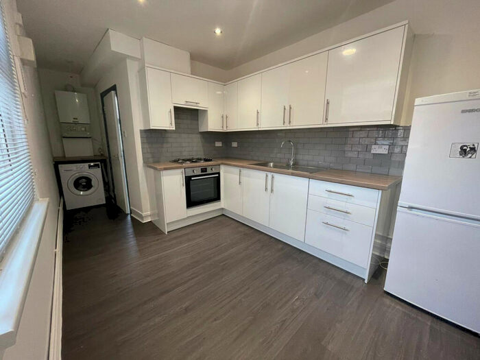 4 Bedroom Maisonette To Rent In Homerton High Street, Hackney -, E9