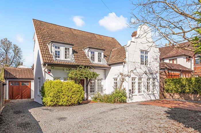 6 Bedroom Detached House For Sale In Wimblehurst Road, Horsham, RH12