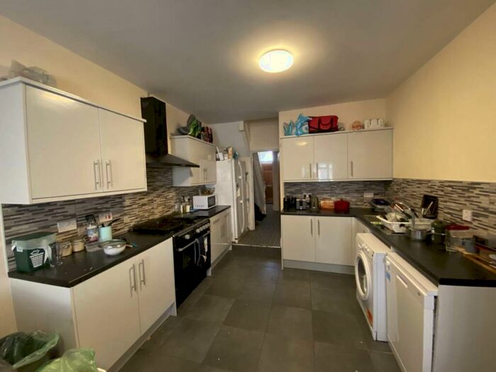 6 Bedroom House To Rent In Mackintosh Place, Roath, Cardiff, CF24