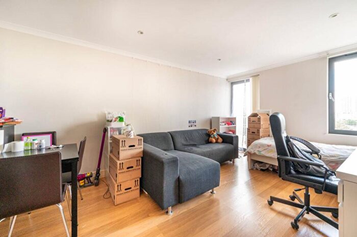 1 Bedroom Flat To Rent In Edge Apartments, Stratford, London, E15