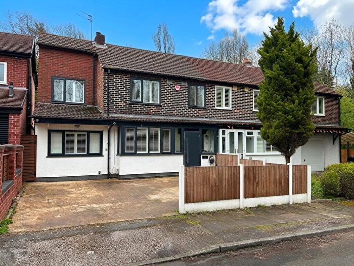 3 Bedroom Semi Detached House For Sale In Glen Avenue, Worsley, M28
