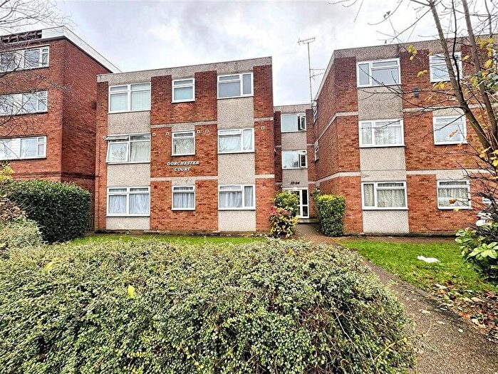 2 Bedroom Flat To Rent In Dorchester Court, Buckingham Road, South Woodford, E18