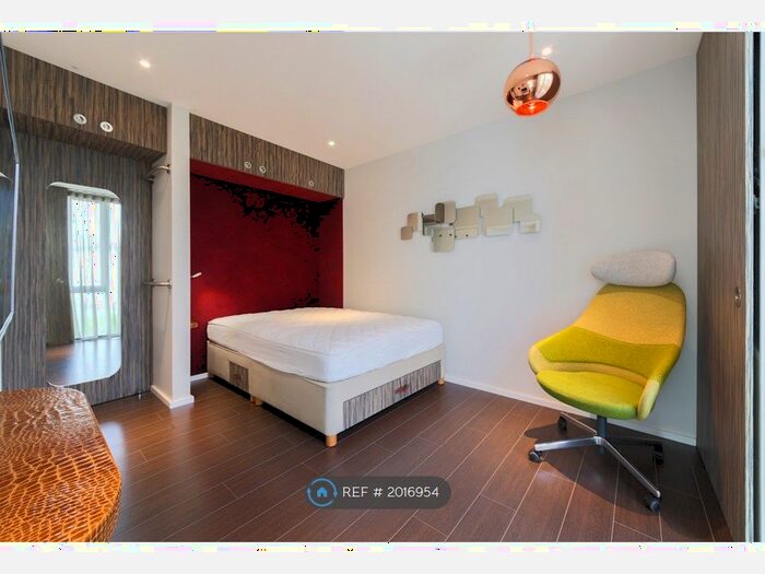 Studio To Rent In Moseley Row, London, SE10