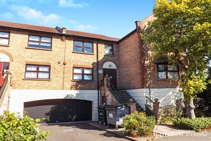 2 Bedroom Flat To Rent In Coppermill Lane, London, E17