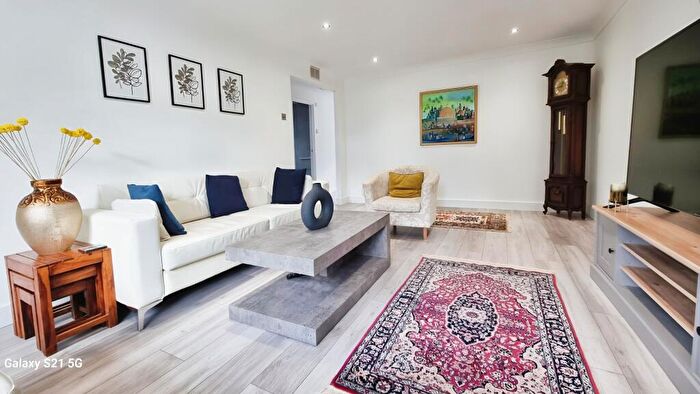 3 Bedroom Bungalow To Rent In Abercorn Way, Woking, GU21