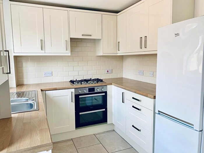 2 Bedroom House To Rent In Honeysuckle Grove, Oxford, OX4