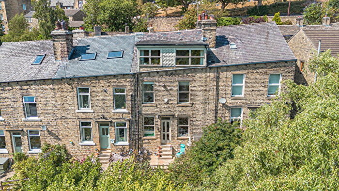 3 Bedroom Terraced House For Sale In Victoria Terrace, Millbank, HX6