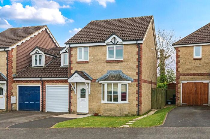 4 Bedroom Link Detached House For Sale In Saunters Close, Wincanton, Somerset, BA9