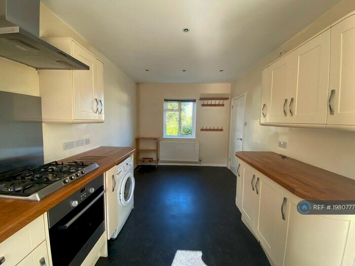 4 Bedroom Semi-Detached House To Rent In Arthur Road, Farnham, GU9