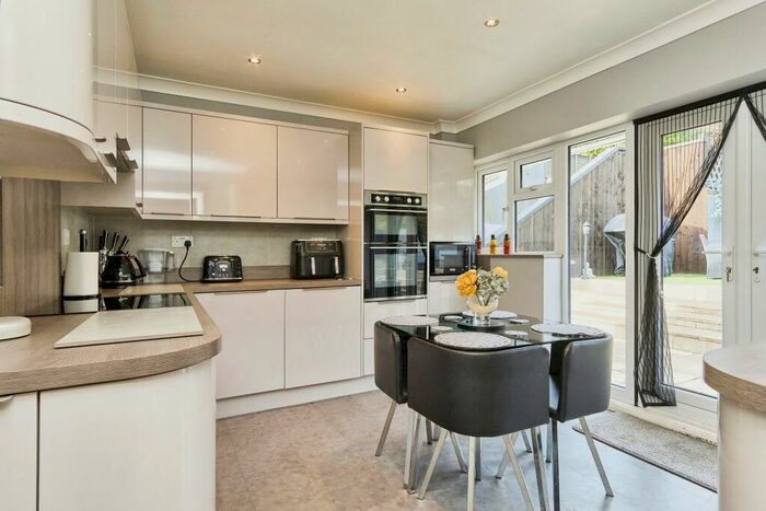 3 Bedroom Bungalow For Sale In Clatterford Road, Newport, Isle Of Wight, PO30