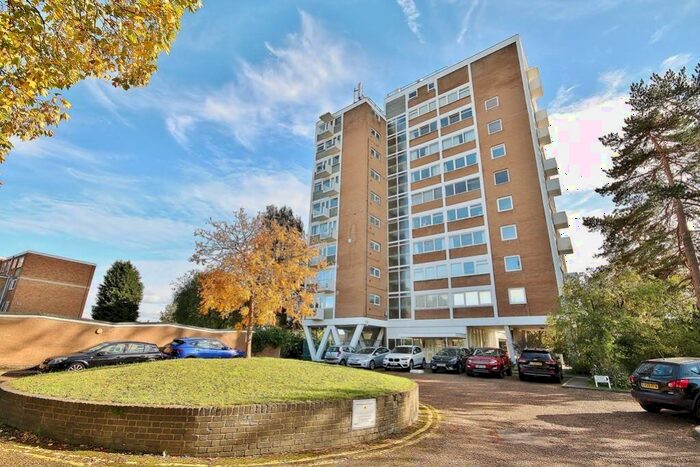 2 Bedroom Flat To Rent In Woking, Surrey, GU22