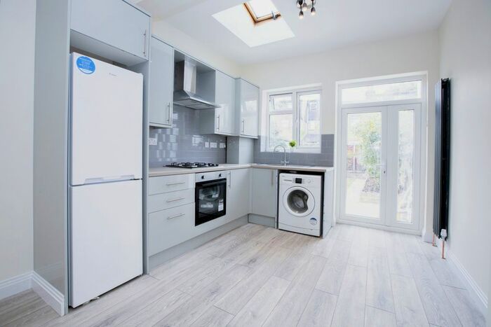 2 Bedroom Flat To Rent In Grove Green Road, London, E11