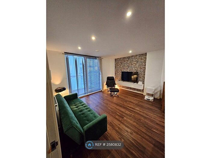 1 Bedroom Flat To Rent In Burgoyne House, Brentford, TW8