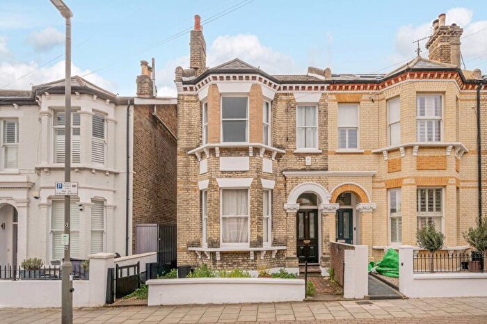 4 Bedroom House To Rent In Sarsfeld Road, Wandsworth Common, London, SW12