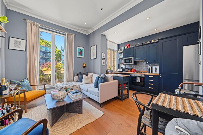 2 Bedroom Apartment For Sale In Haverstock Hill, Belsize Park, London, NW3