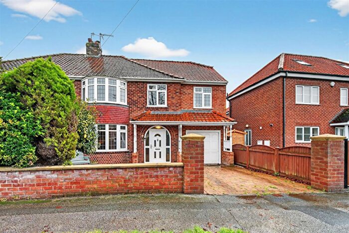 5 Bedroom Semi-detached House For Sale In Manor Lane, York, YO30