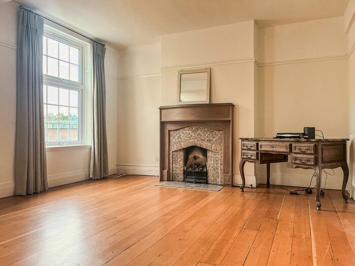 3 Bedroom Block Of Flats To Rent In Telford Court, Streatham Hill, SW2