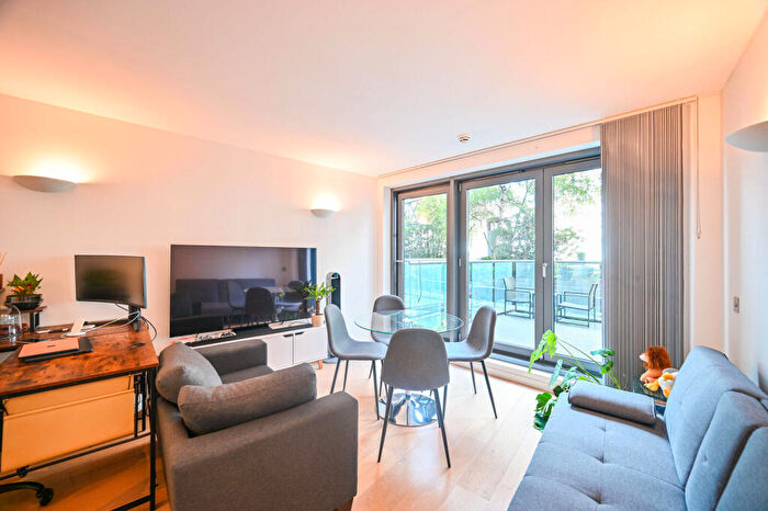 1 Bedroom Flat For Sale In New Providence Wharf, Canary Wharf, London, E14