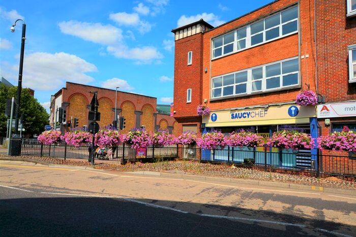 2 Bedroom Flat To Rent In Oxford Street, High Wycombe, HP11