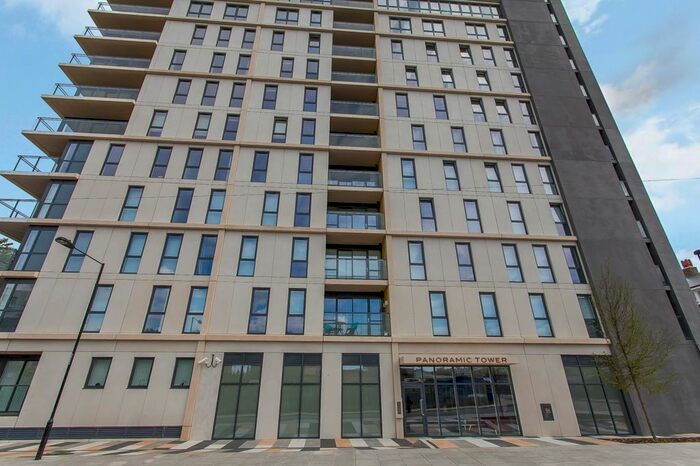 3 Bedroom Flat To Rent In Panoramic Tower, Hay Currie Street, Poplar, E14