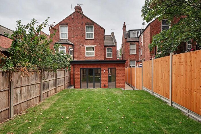 2 Bedroom Flat For Sale In Harlesden Gardens, Harlesden, London, NW10