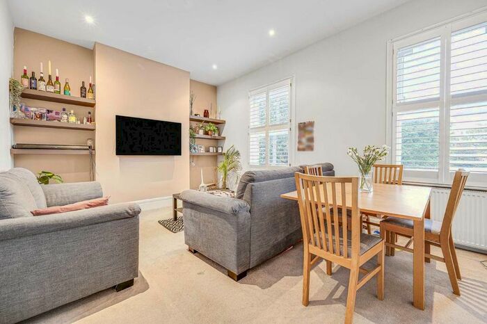 2 Bedroom Flat To Rent In East Hill, London, SW18