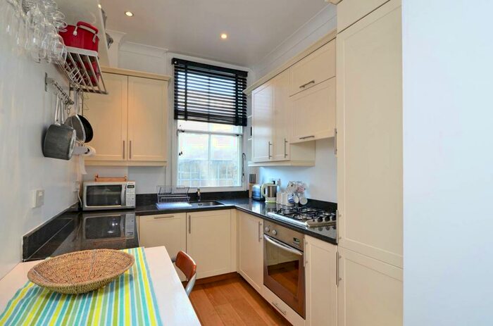 3 Bedroom Flat To Rent In Fulham Road, Chelsea, London, SW10