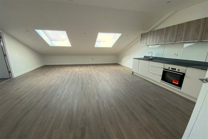 2 Bedroom Apartment To Rent In Meadow House, Ashwood Park, RG23