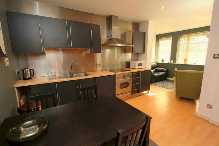 1 Bedroom Apartment To Rent In South Parade, Leeds, LS1
