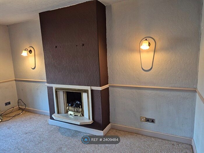 2 Bedroom Flat To Rent In Ashton-Under-Lyne, Ashton-Under-Lyne, OL6