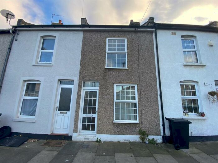 2 Bedroom House To Rent In Mill Road, Northfleet, DA11