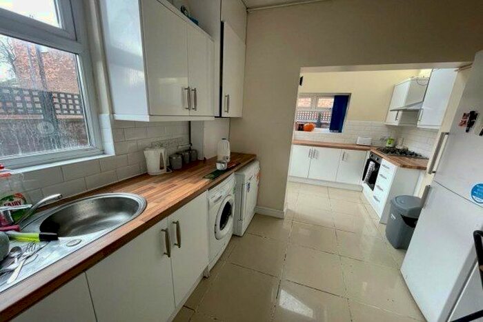 4 Bedroom Terraced House To Rent In Ladybarn Lane, Manchester, M14