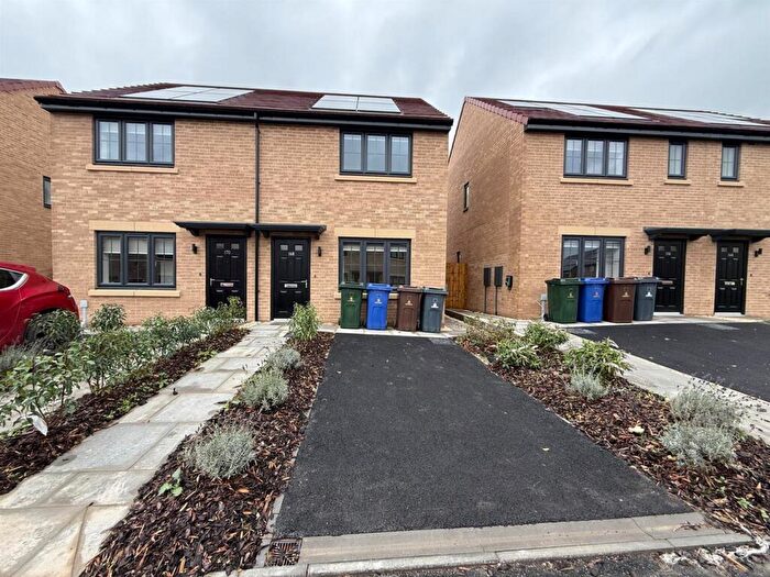 2 Bedroom Semi Detached House To Rent In Willows Heights, Thurnscoe, S63