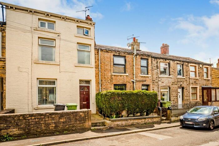 3 Bedroom Terraced House To Rent In Ravensknowle Road, Huddersfield, HD5