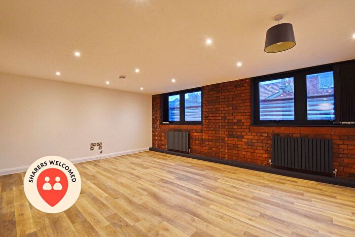 3 Bedroom Flat To Rent In Raleigh Road, Bristol, Somerset, BS3