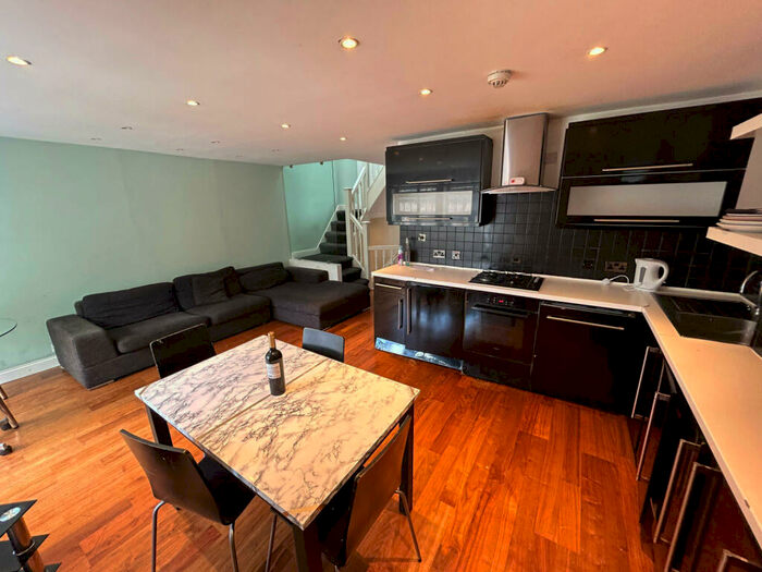 4 Bedroom Detached House To Rent In Church Wood Avenue, Leeds, West Yorkshire, LS16