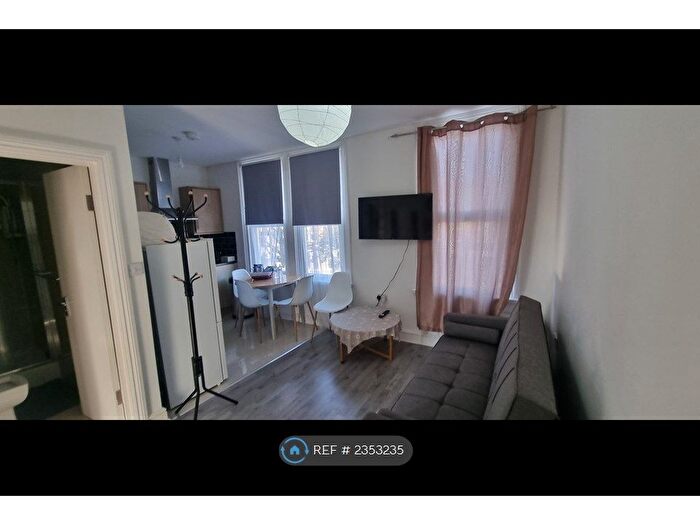 1 Bedroom Flat To Rent In Elmsdale Road, London, E17