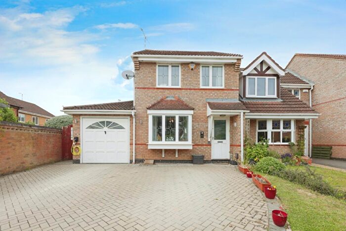 3 Bedroom End Of Terrace House For Sale In Greenfield Avenue, Balsall Common, Coventry, CV7