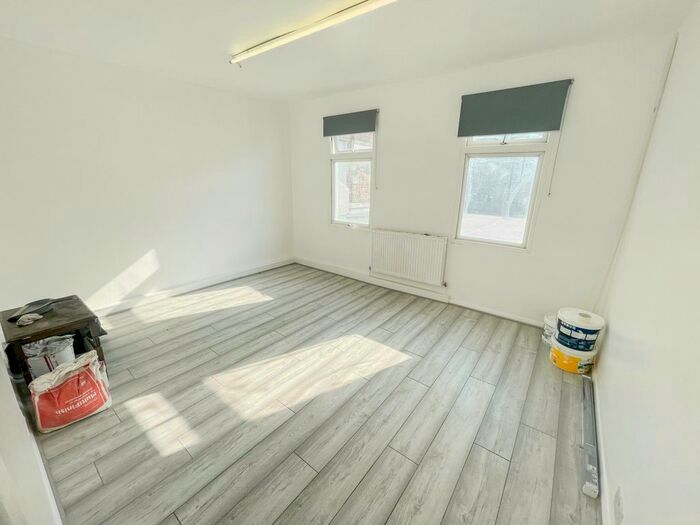 1 Bedroom Flat To Rent In Well Street, Hackney, E9