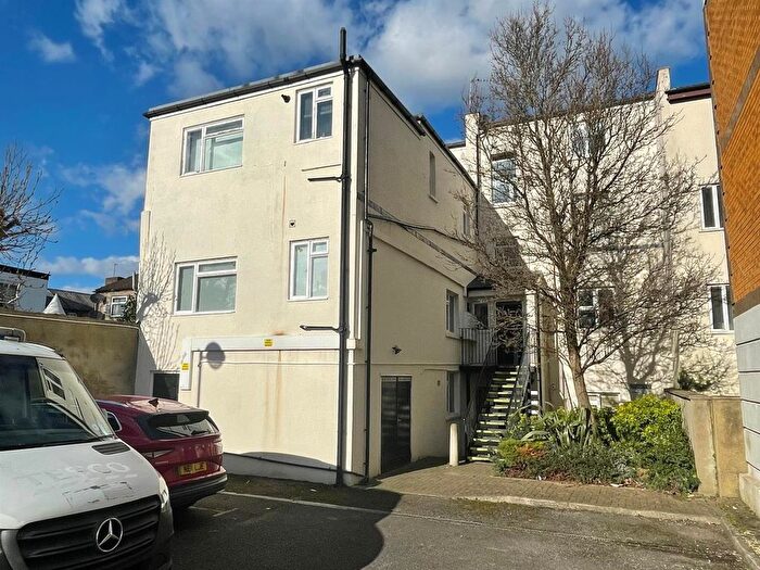 1 Bedroom Flat To Rent In St. Johns Road, Isleworth, TW7