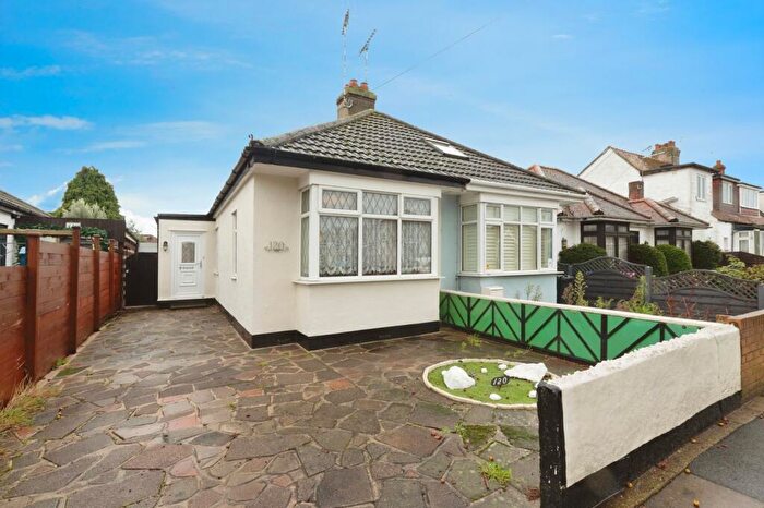 1 Bedroom Bungalow For Sale In North Crescent, Southend-on-Sea, Essex, SS2