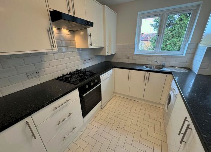 2 Bedroom Flat To Rent In Holden Road, London, N12